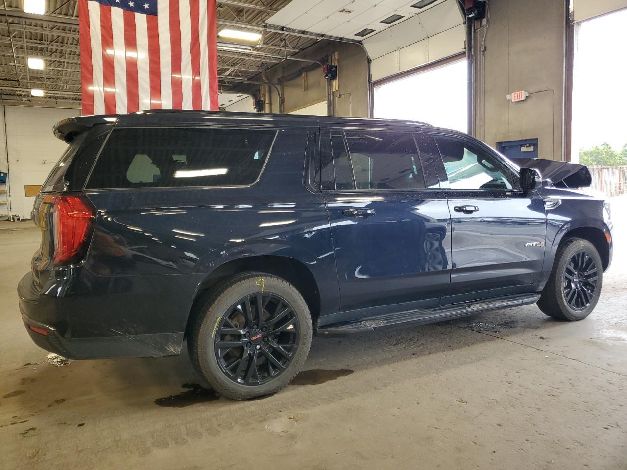 2021 GMC Yukon Xl K1500 At4 - Фото 3