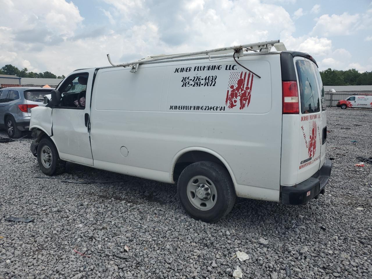 2017 Chevrolet Express G2500 - Фото 2