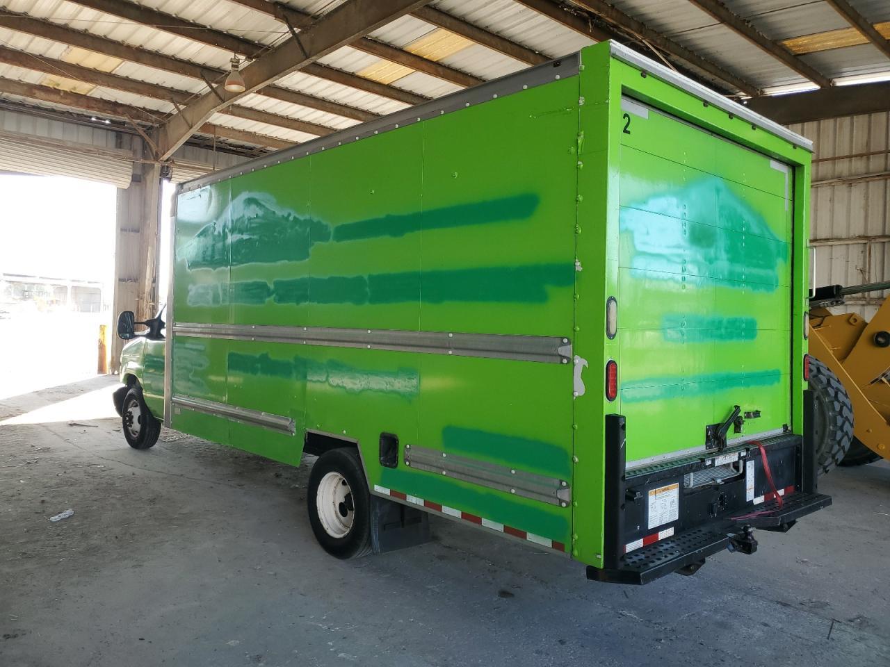 2016 Ford Econoline E350 Super Duty Cutaway Van - Image 2