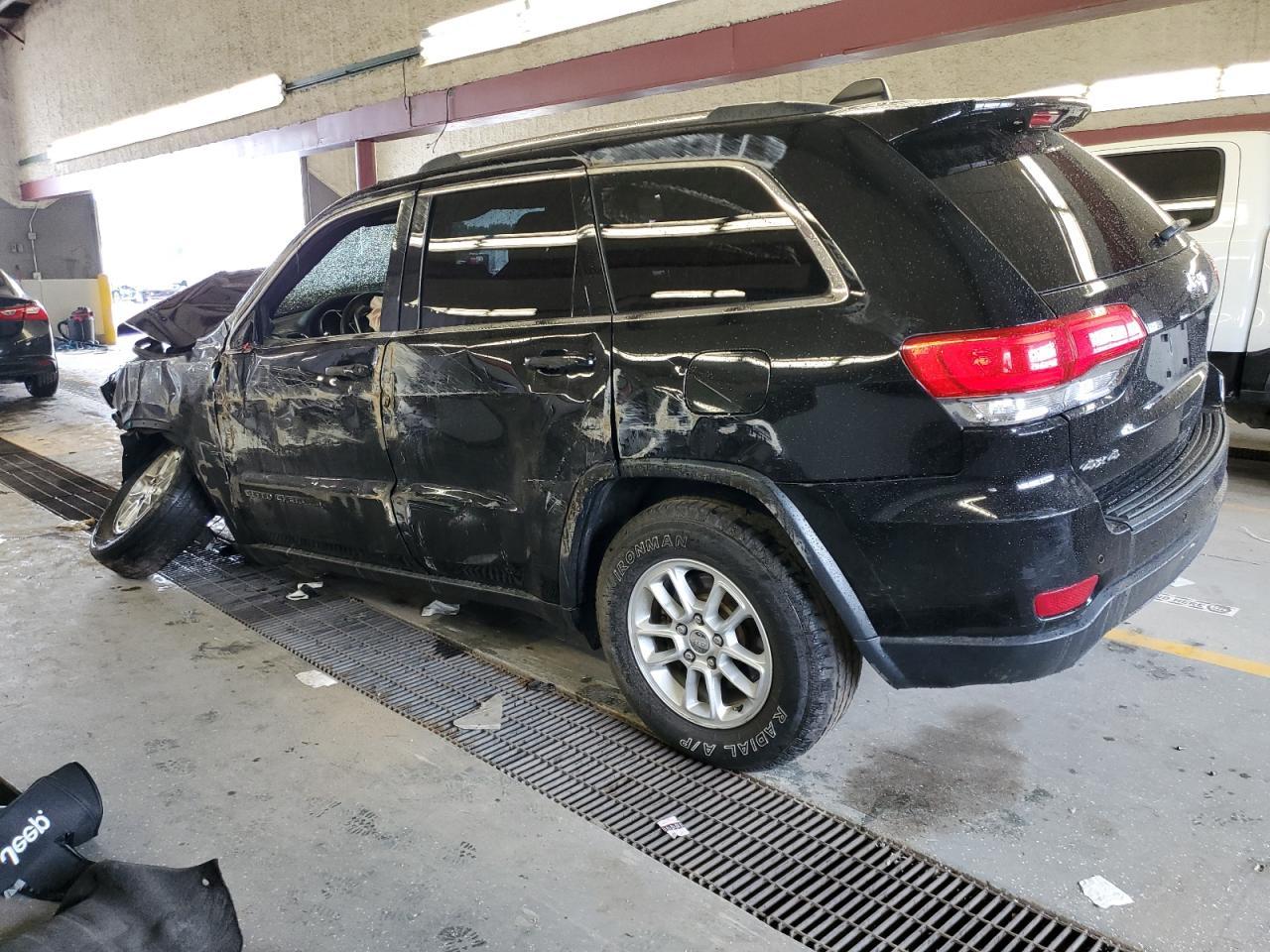 2018 Jeep Grand Cherokee Laredo - Image 2