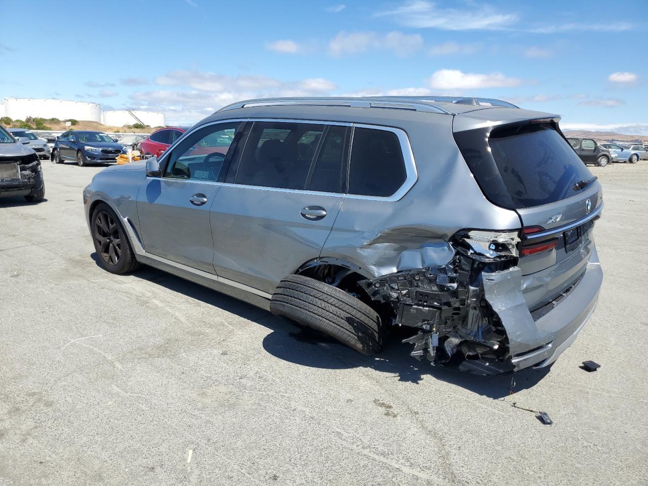 2025 BMW X7 xDrive40I - Image 2