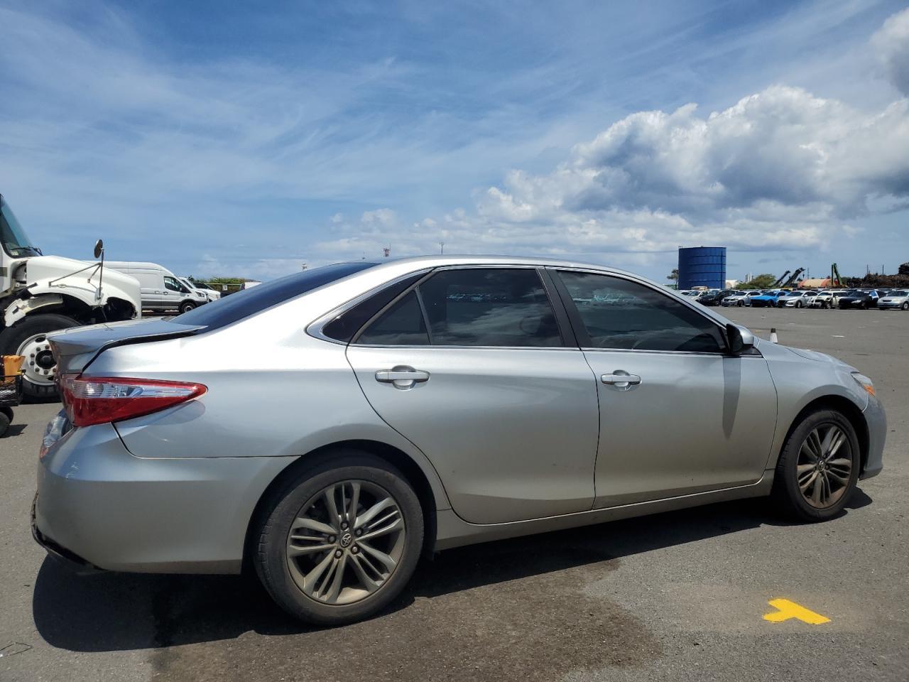2016 Toyota Camry Le - Фото 3