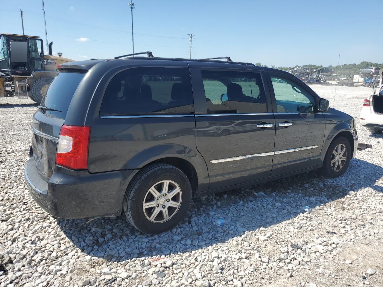2012 Chrysler Town & Country Touring - Image 3