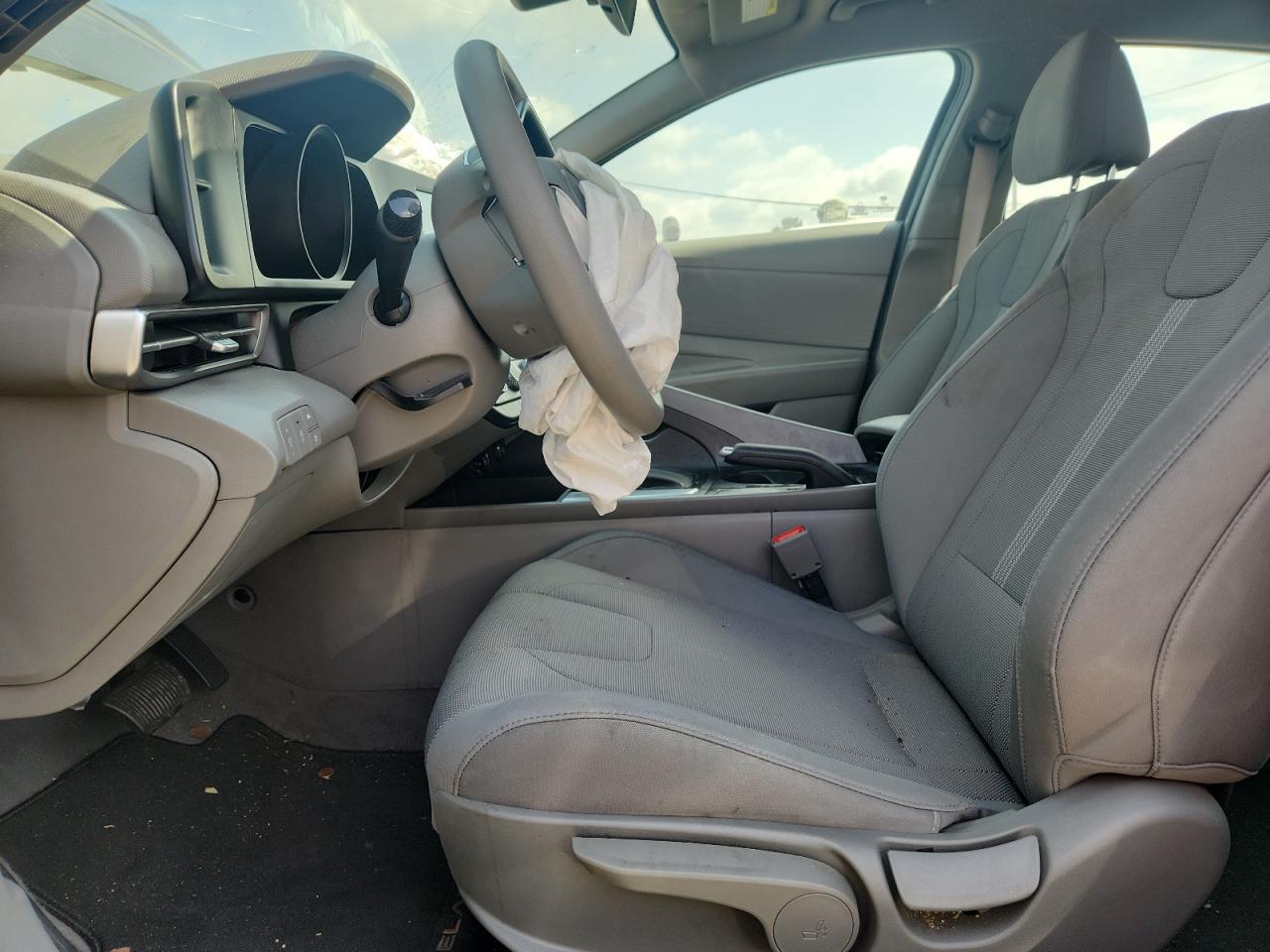 2021 Hyundai Elantra Se - Image 7