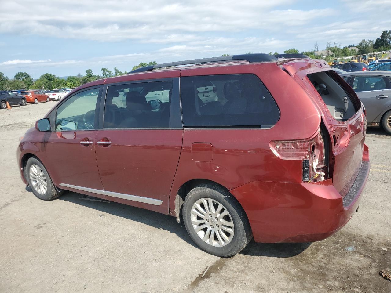 2017 Toyota Sienna Xle - Фото 2
