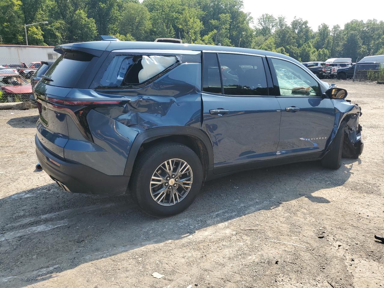 2024 Chevrolet Traverse Ls - Image 3