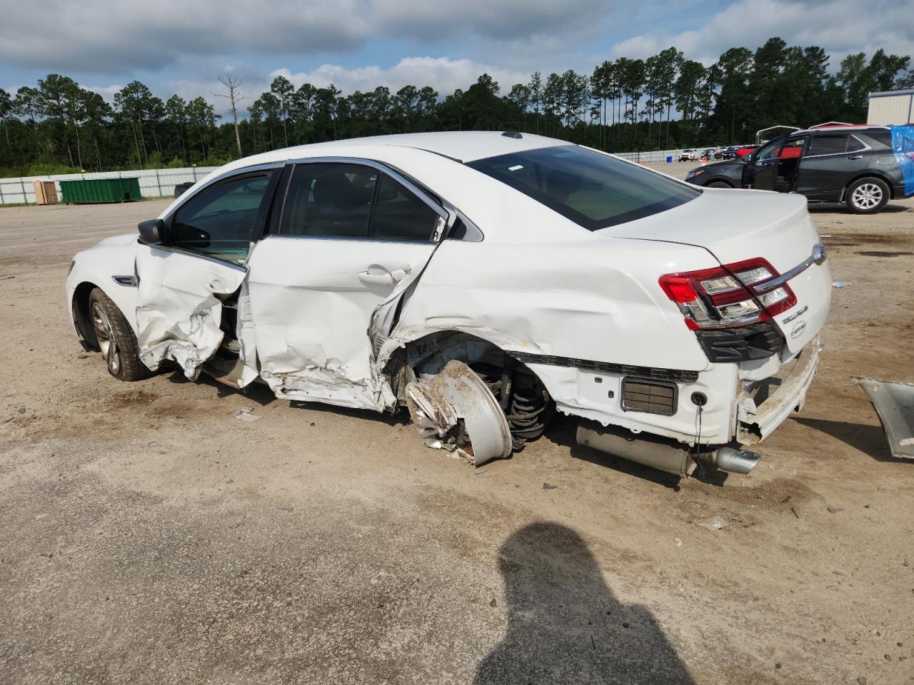 2015 Ford Taurus Se - Фото 2