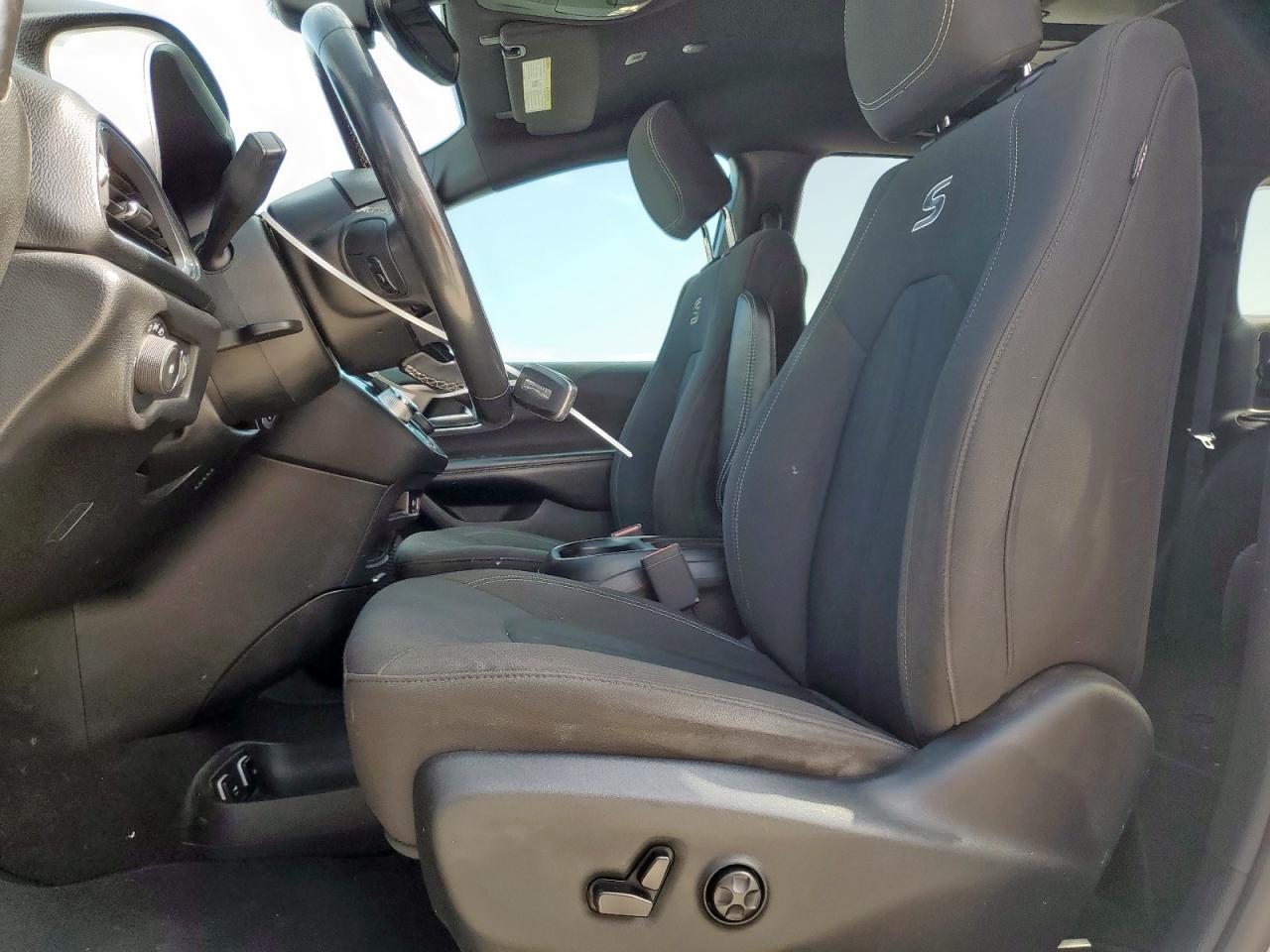 2019 Chrysler Pacifica Touring Plus - Фото 7