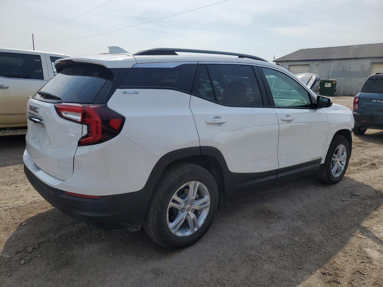 2024 GMC Terrain Sle - Image 3
