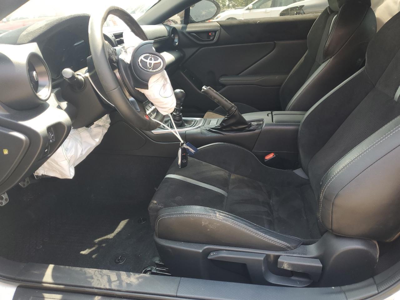 2023 Toyota Gr 86 Premium - Image 7