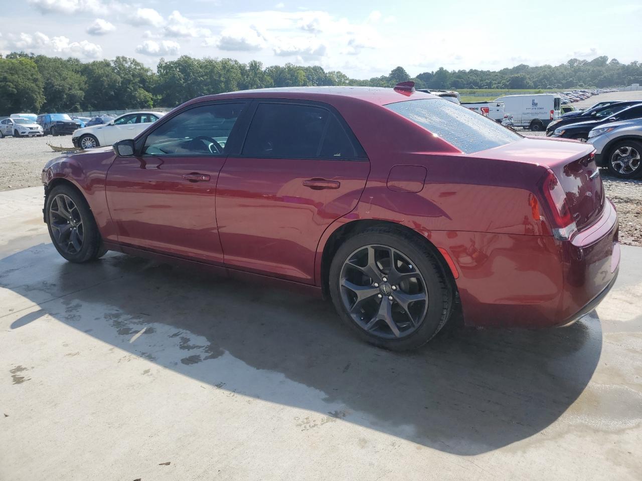 2020 Chrysler 300 Touring - Фото 2