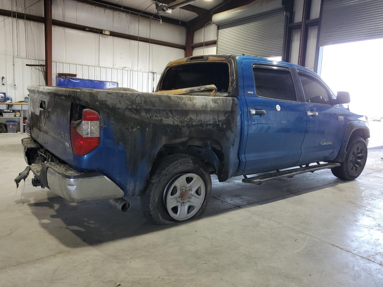 2017 Toyota Tundra Crewmax Sr5 - Image 3