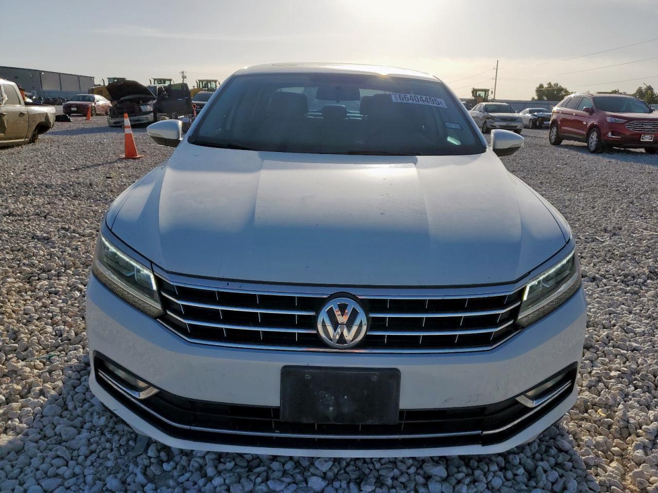 2018 Volkswagen Passat Se - Фото 5