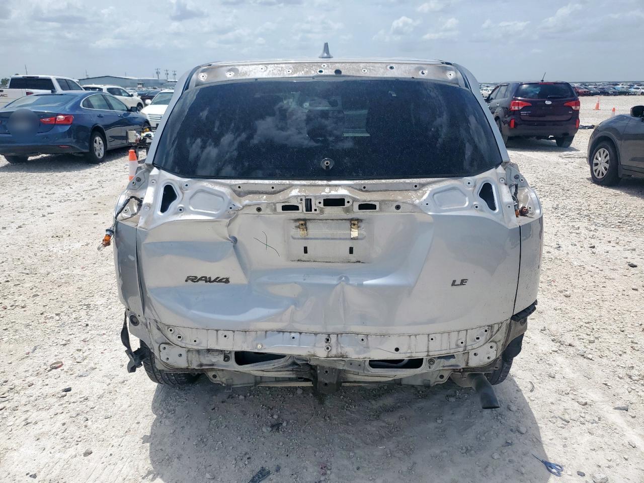 2018 Toyota Rav4 Le - Image 6