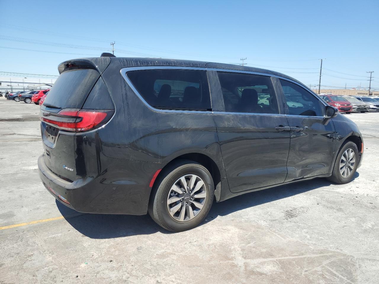 2023 Chrysler Pacifica Hybrid Touring L - Image 3