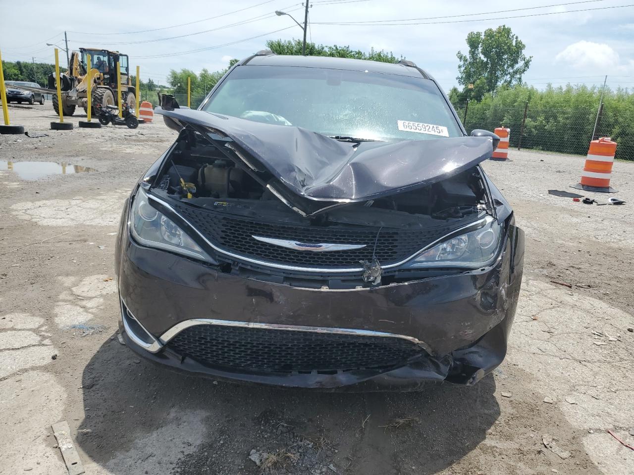 2017 Chrysler Pacifica Touring L - Image 5
