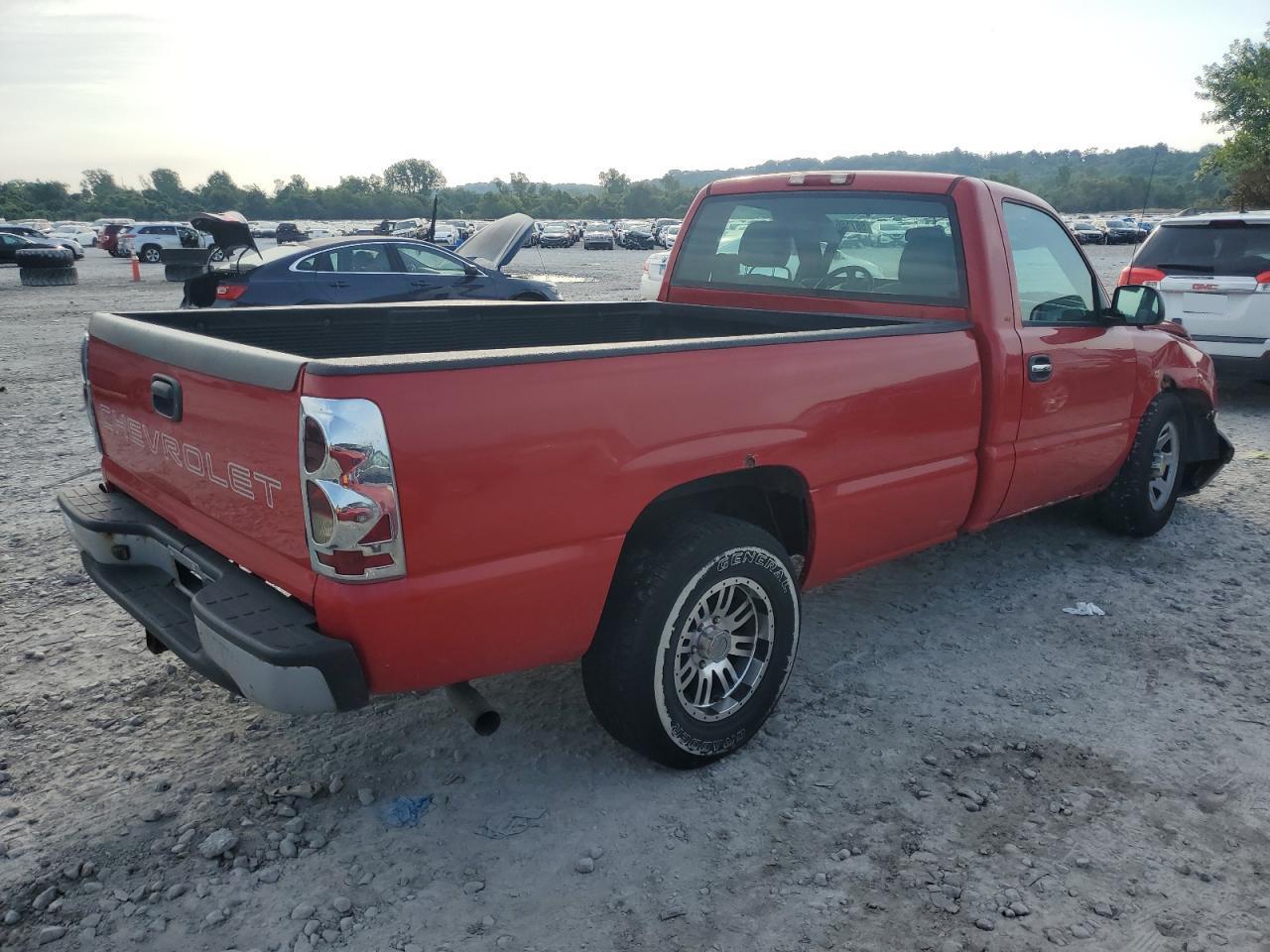 2004 Chevrolet Silverado C1500 - Image 3