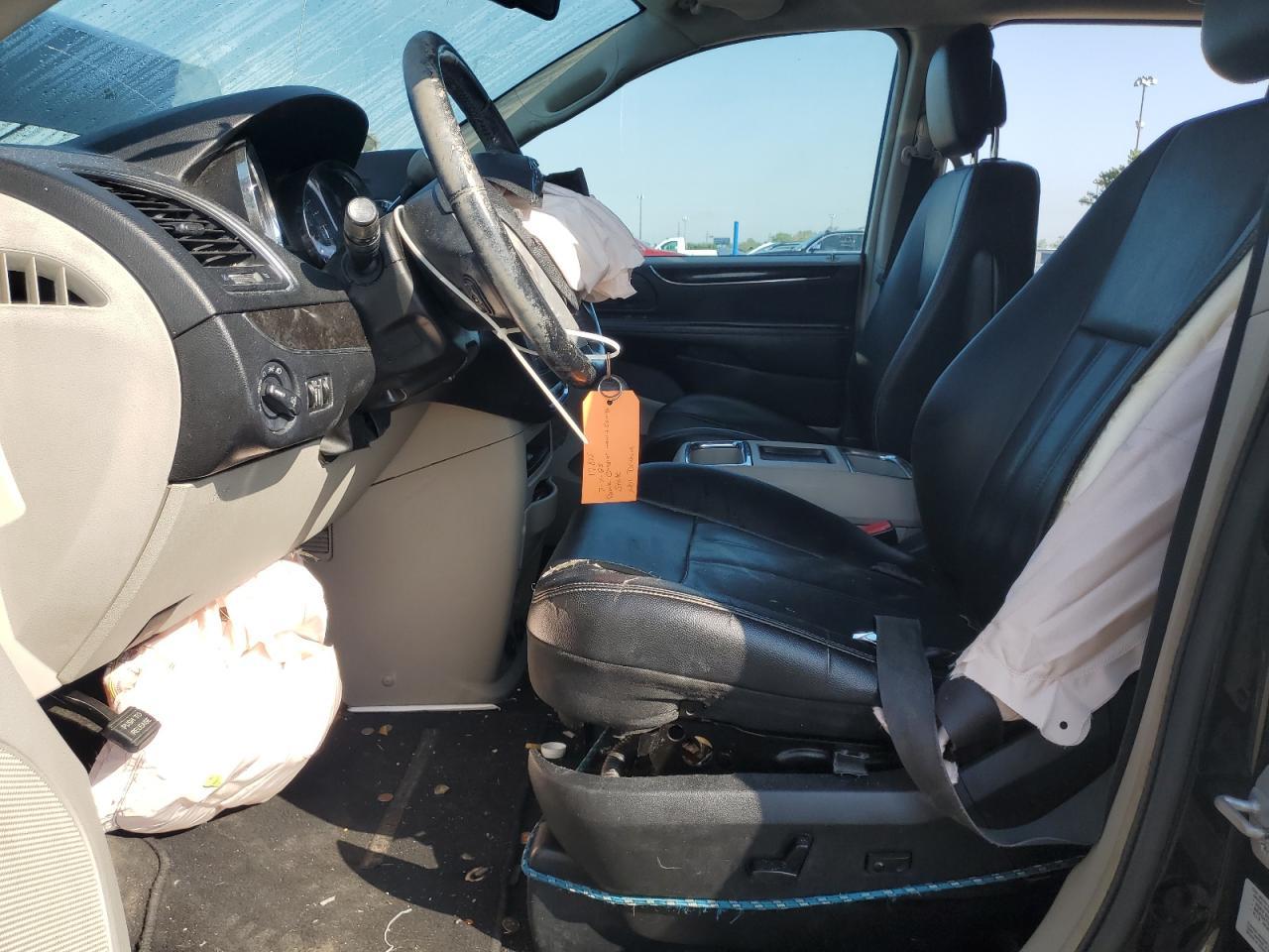 2015 Chrysler Town & Country Touring - Фото 7