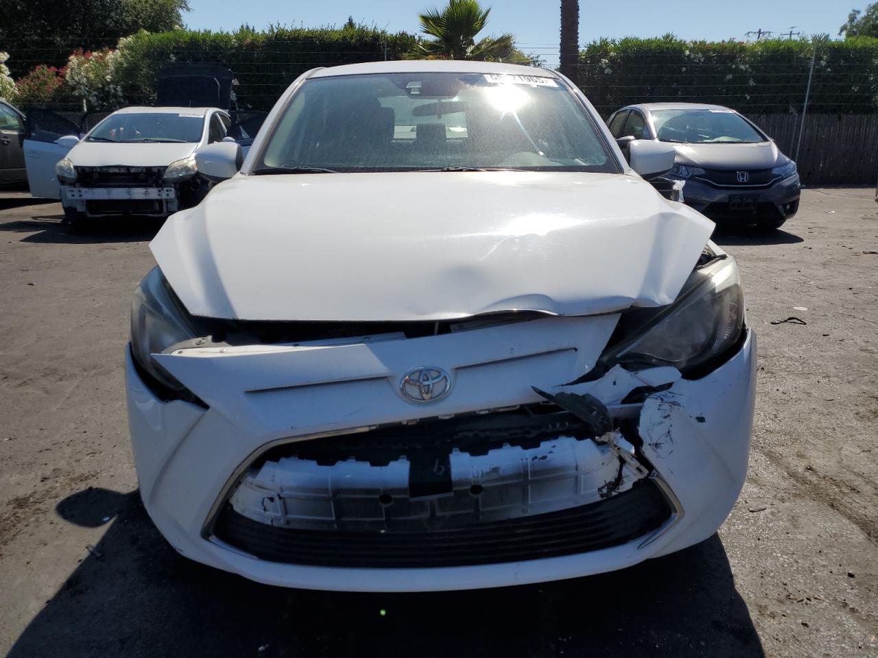 2017 Toyota Yaris Ia - Фото 5