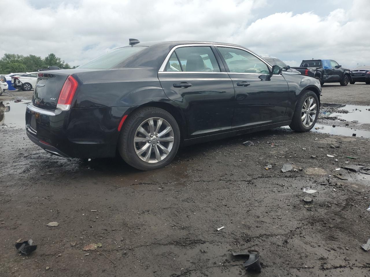2018 Chrysler 300 Touring - Image 3
