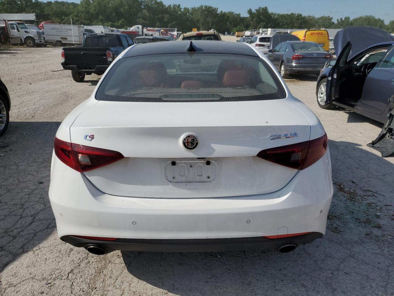 2017 Alfa Romeo Giulia Q4 - Image 6