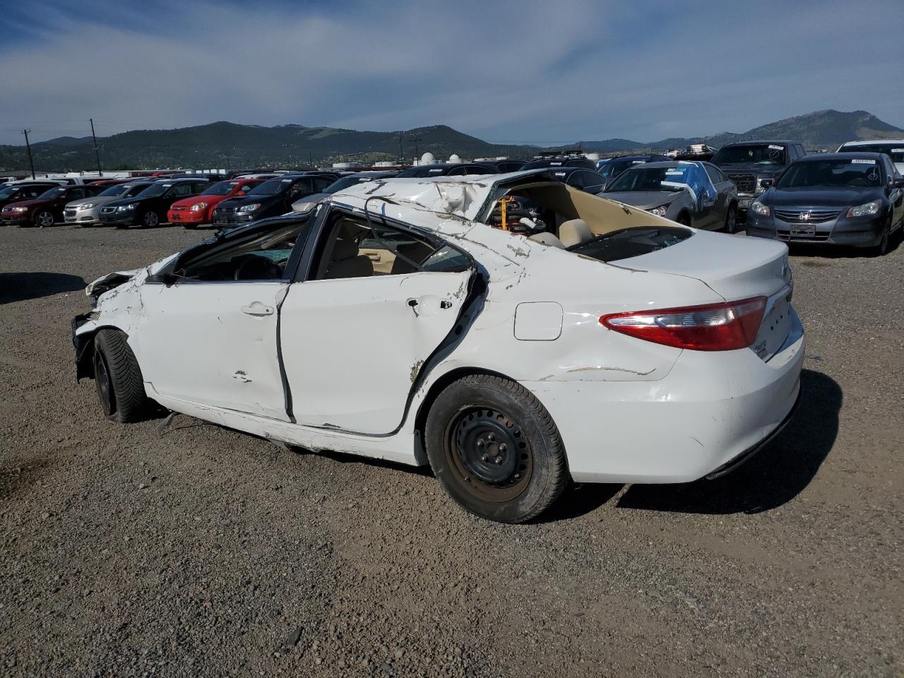 2016 Toyota Camry Le - Фото 2