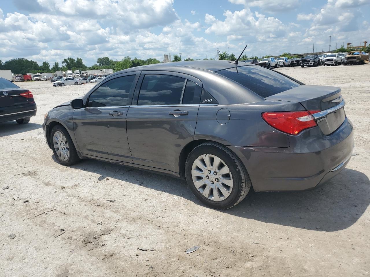 2014 Chrysler 200 Lx - Image 2