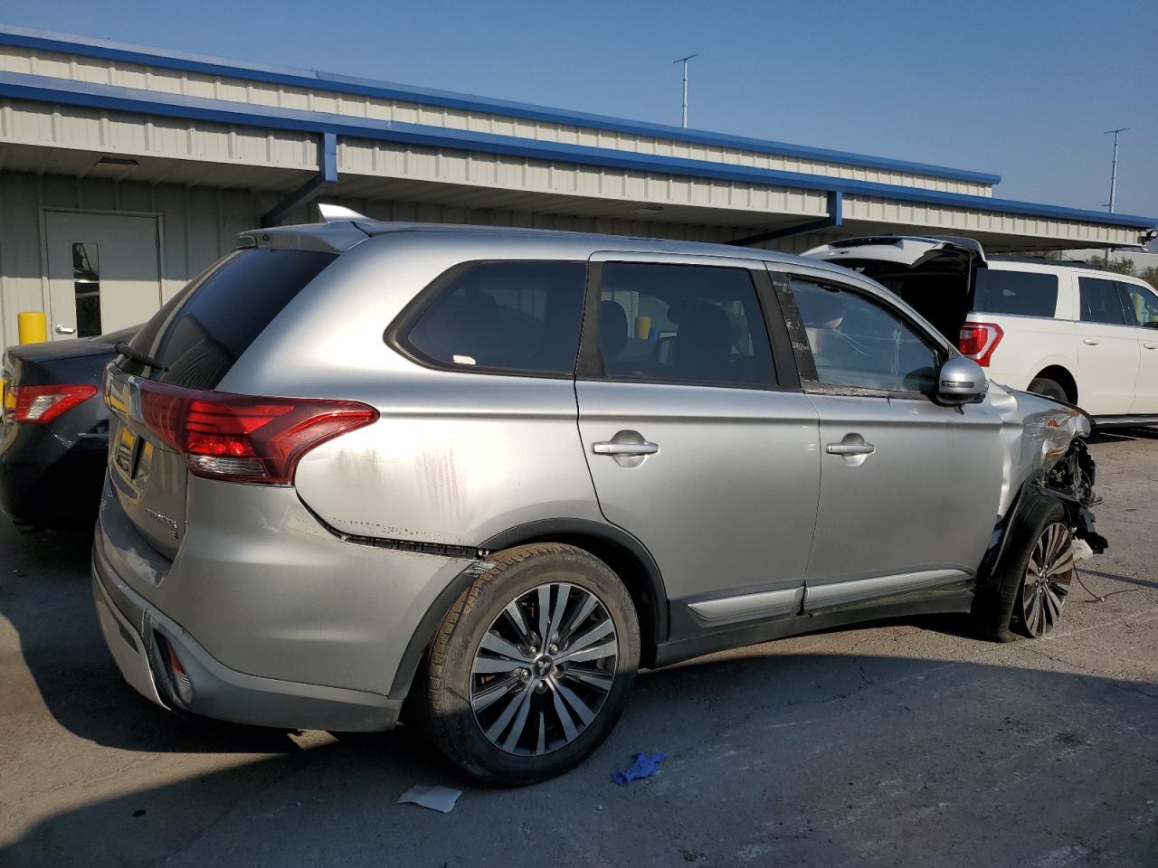 2019 Mitsubishi Outlander Se - Фото 3