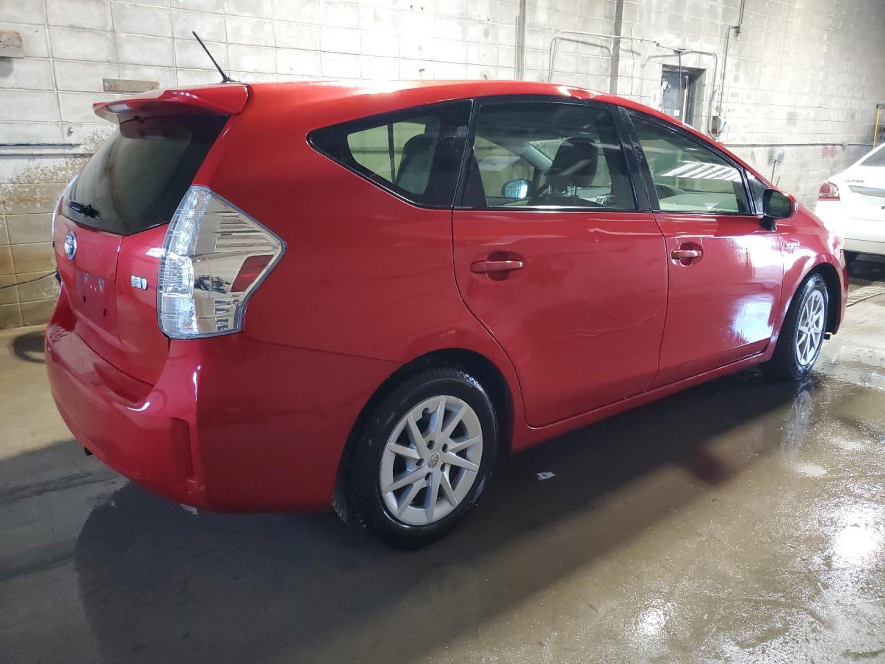 2014 Toyota Prius V - Image 3