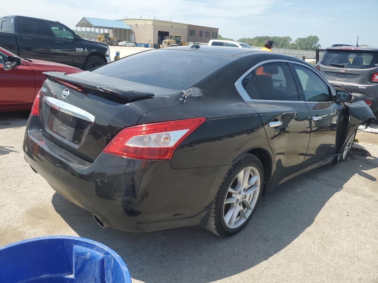 2011 Nissan Maxima S - Image 3