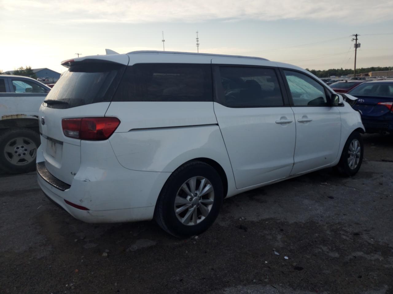 2016 Kia Sedona Lx - Image 3