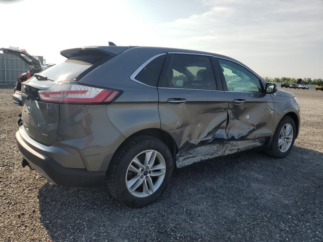 2022 Ford Edge Titanium - Image 3