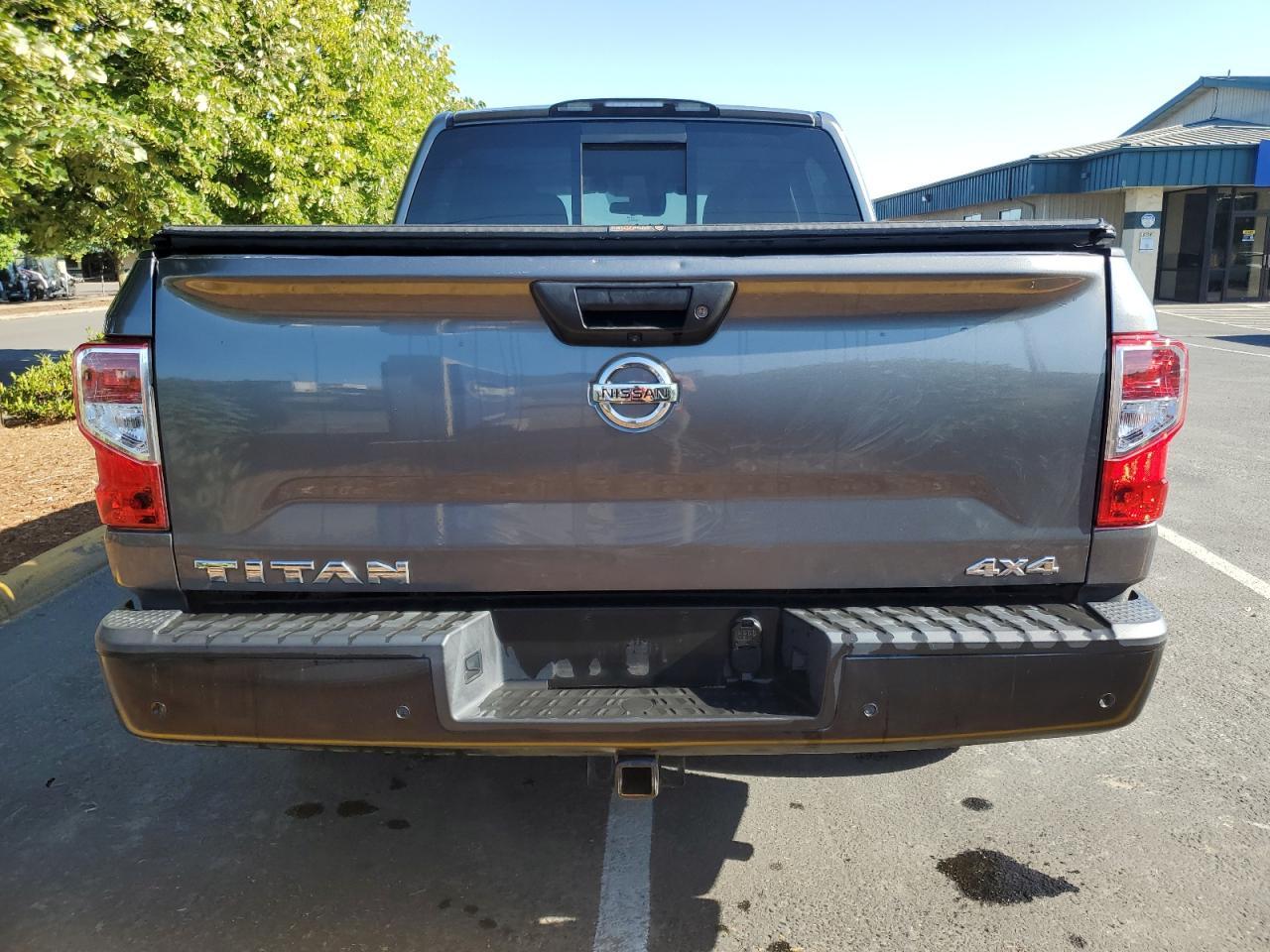 2020 Nissan Titan S - Фото 6