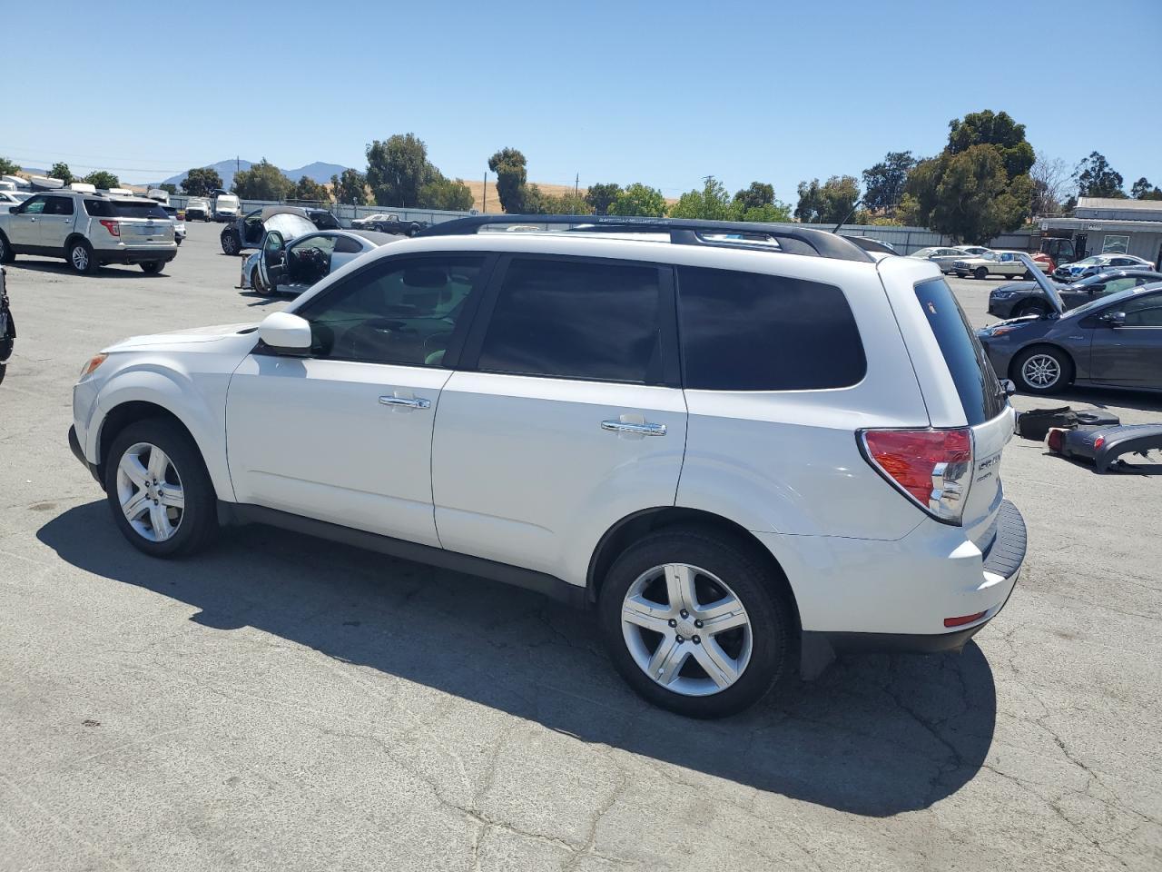 2010 Subaru Forester 2.5X Limited - Фото 2