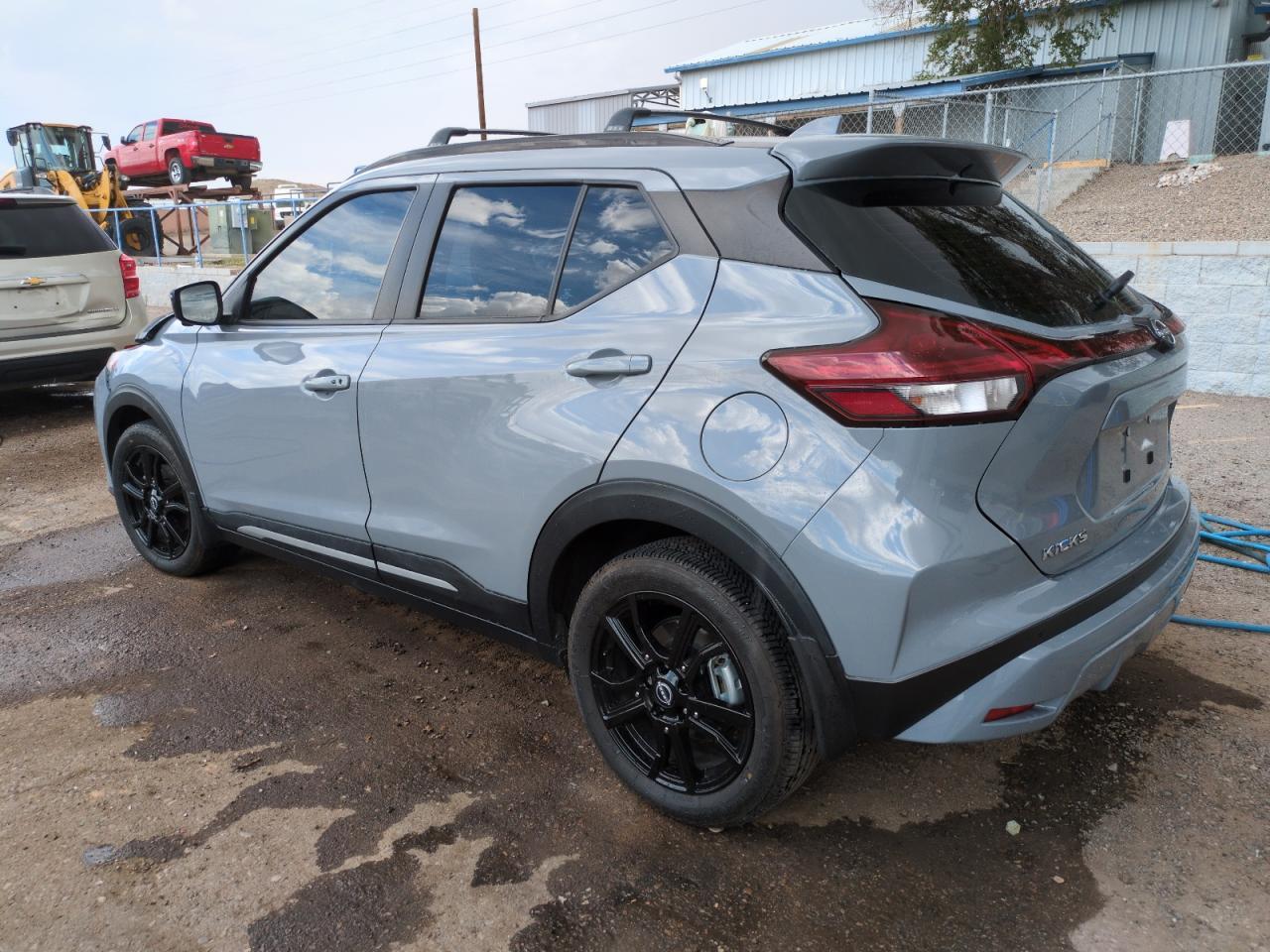 2023 Nissan Kicks Sr - Image 2