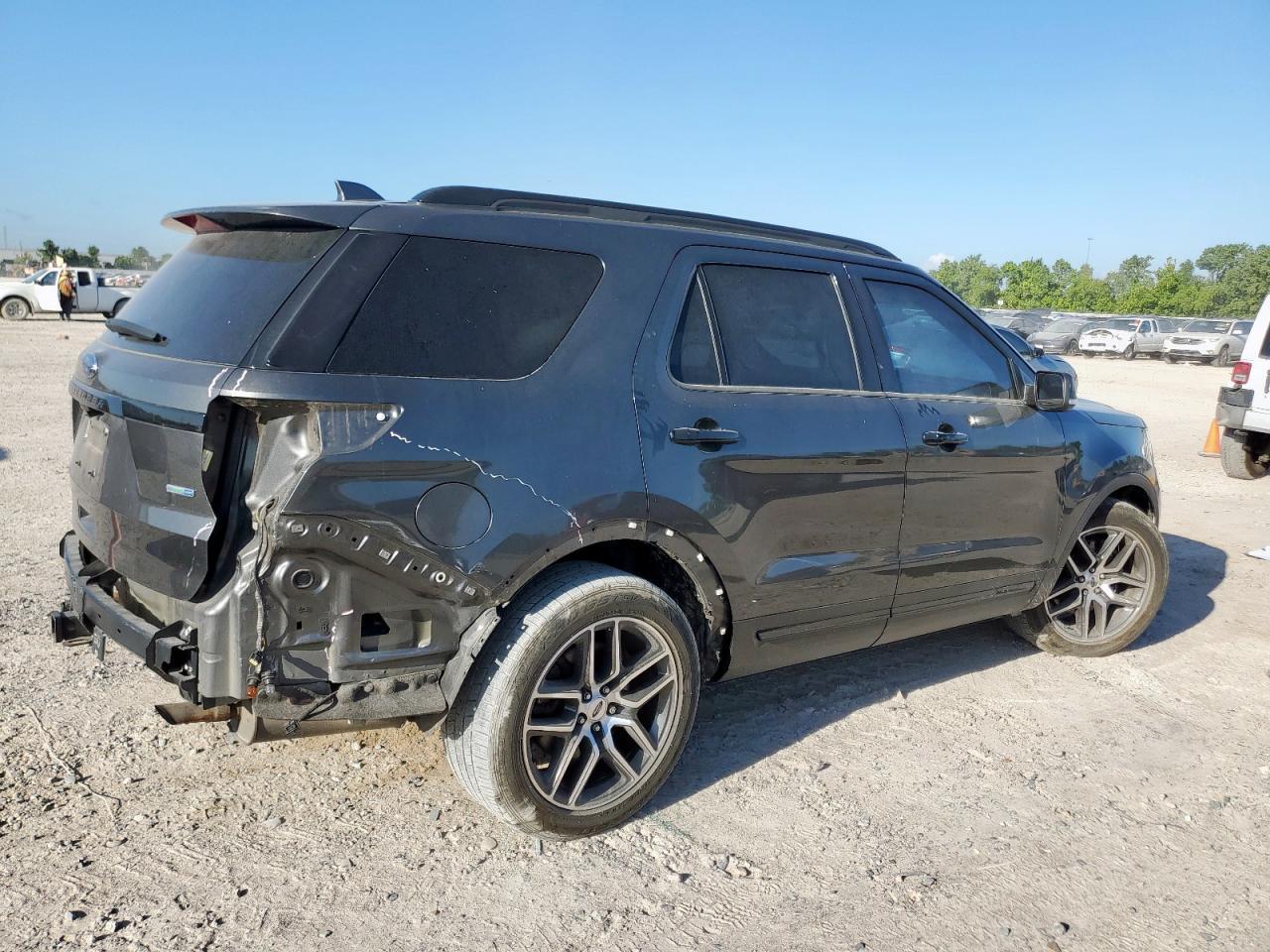 2016 Ford Explorer Sport - Фото 3