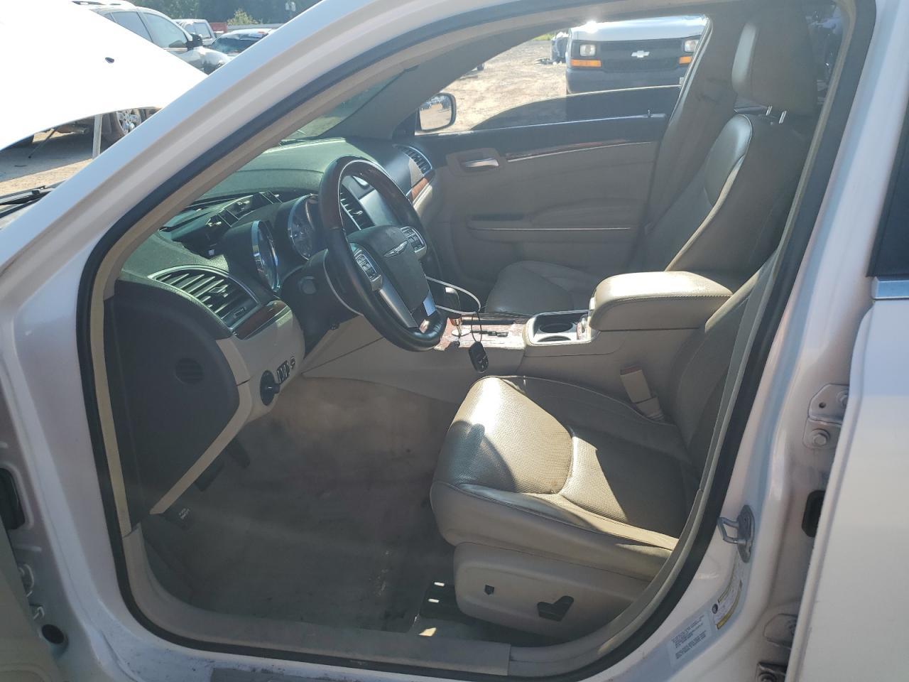 2011 Chrysler 300C - Фото 7