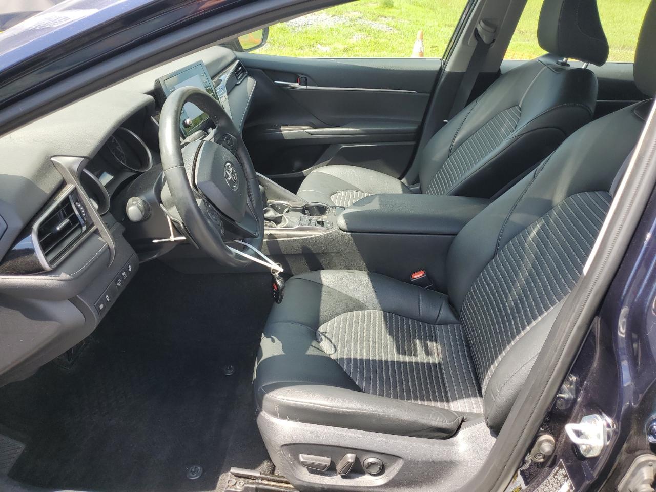 2022 Toyota Camry Se - Image 7