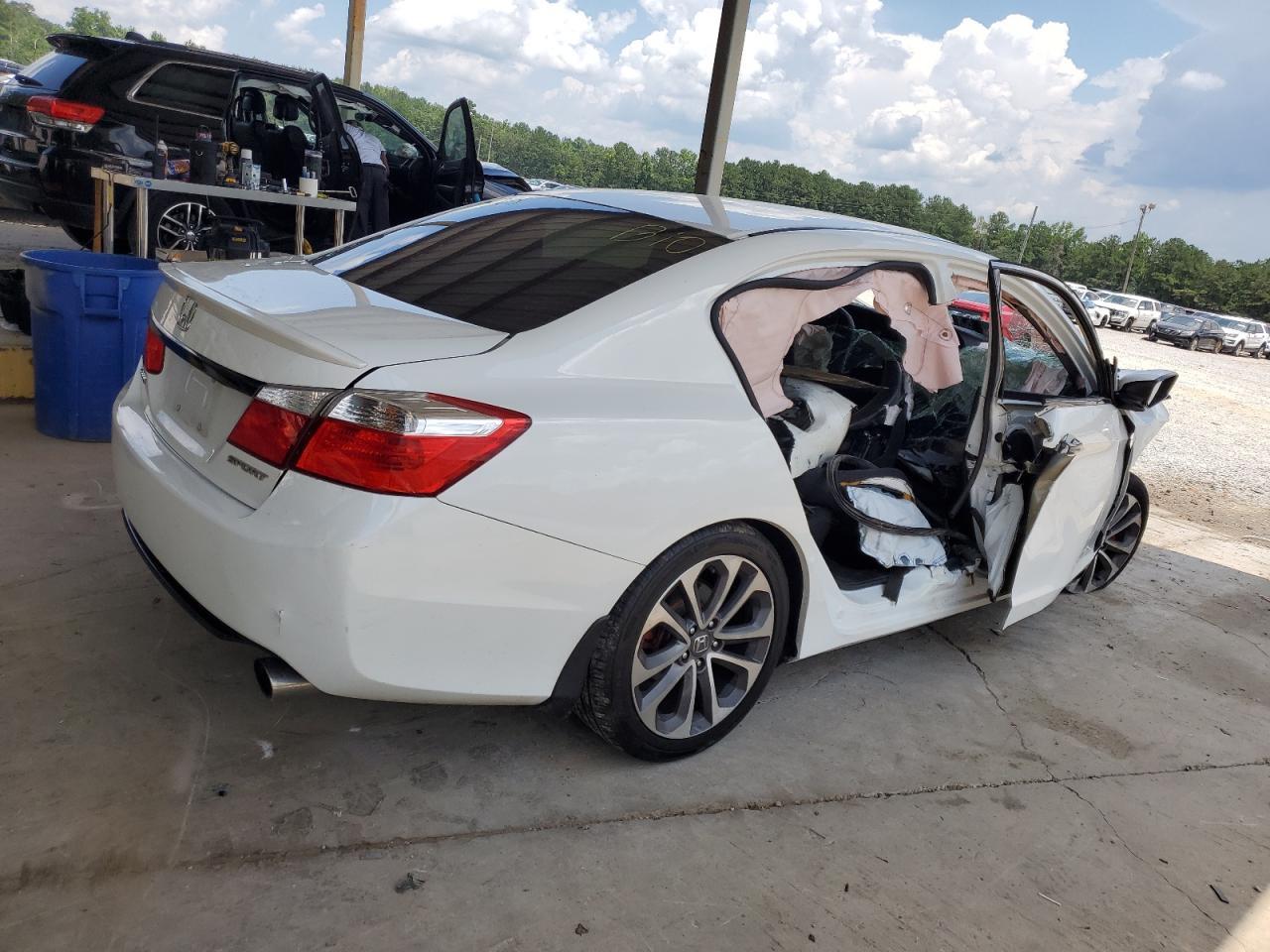 2015 Honda Accord Sport - Image 3