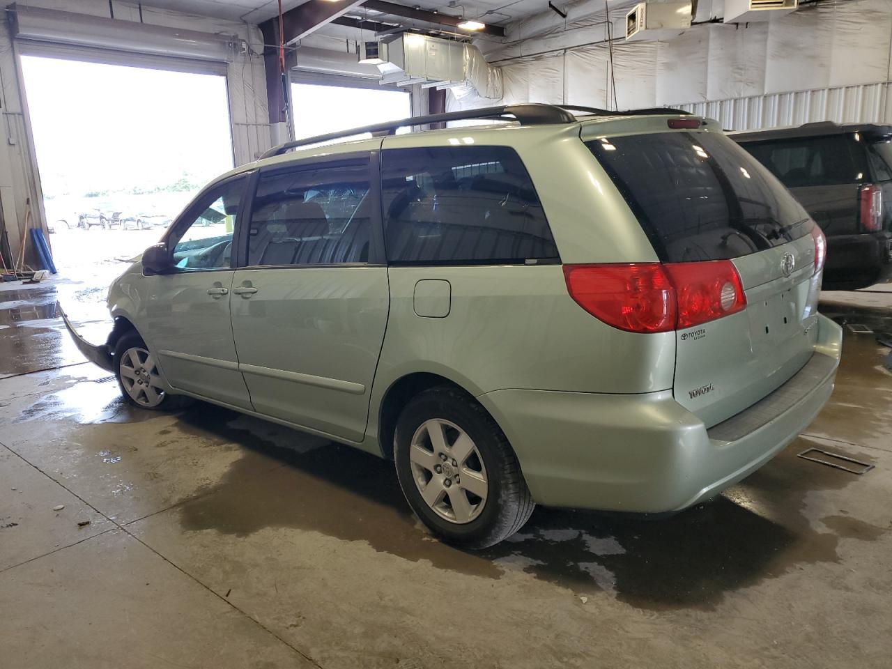 2008 Toyota Sienna Ce - Image 2
