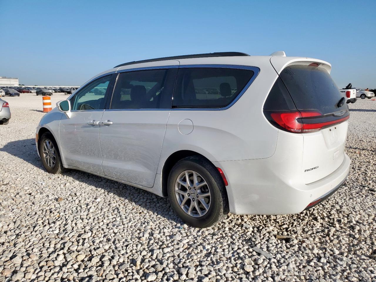 2022 Chrysler Pacifica Touring L - Image 2