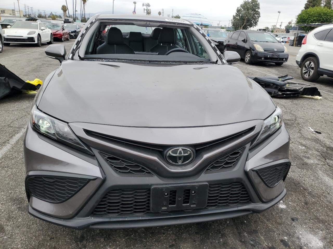 2024 Toyota Camry Se - Image 5