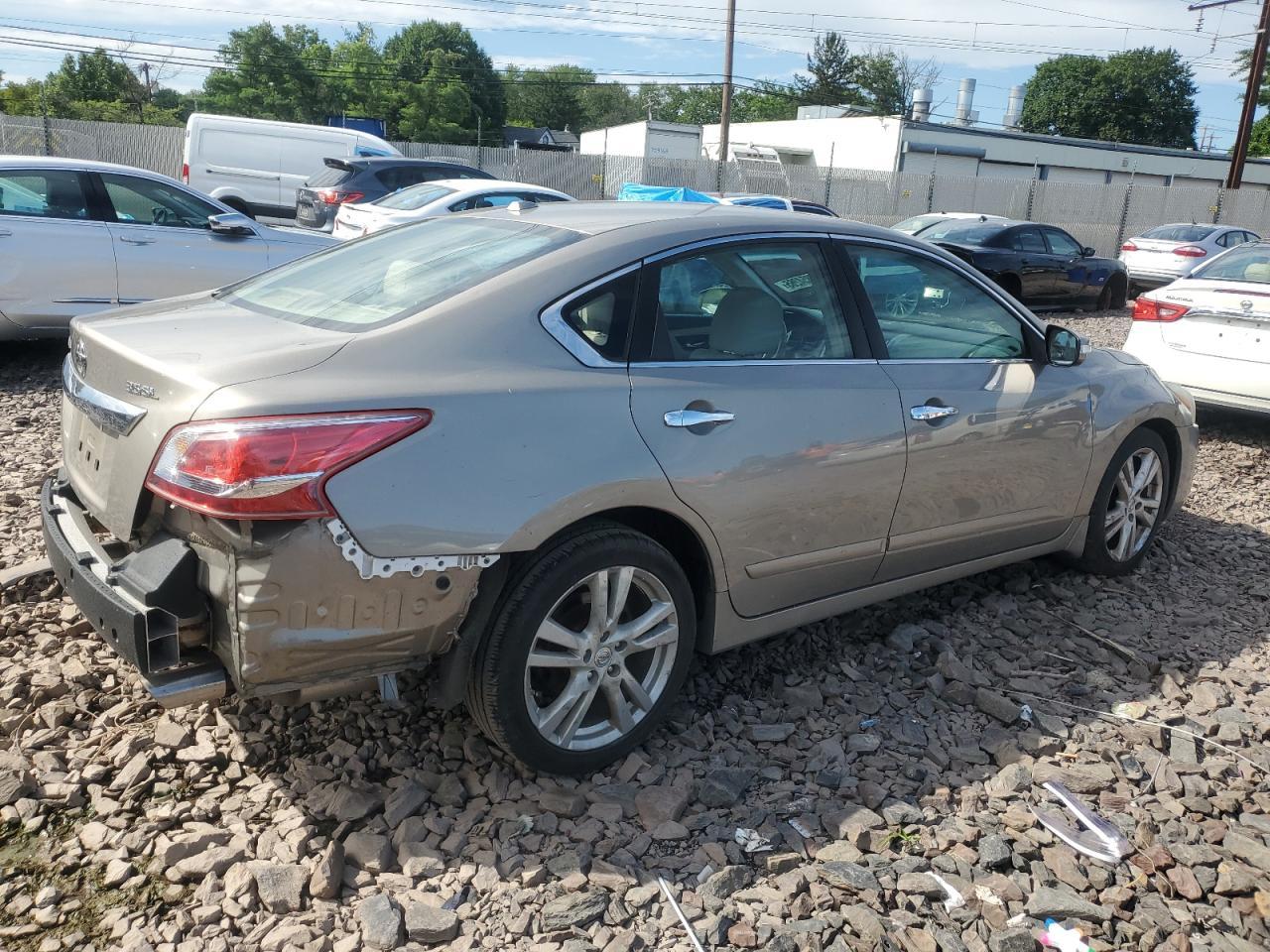 2013 Nissan Altima 3.5S - Image 3