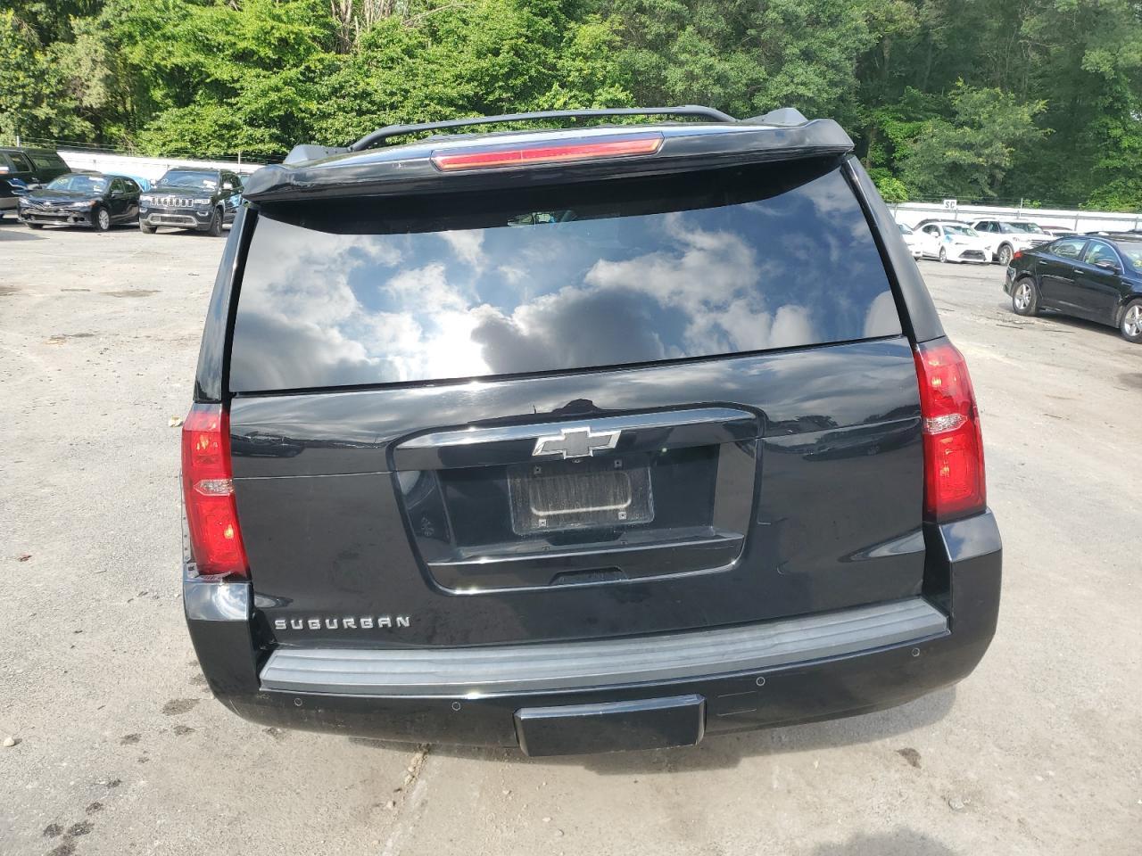 2017 Chevrolet Suburban K1500 Lt - Image 6
