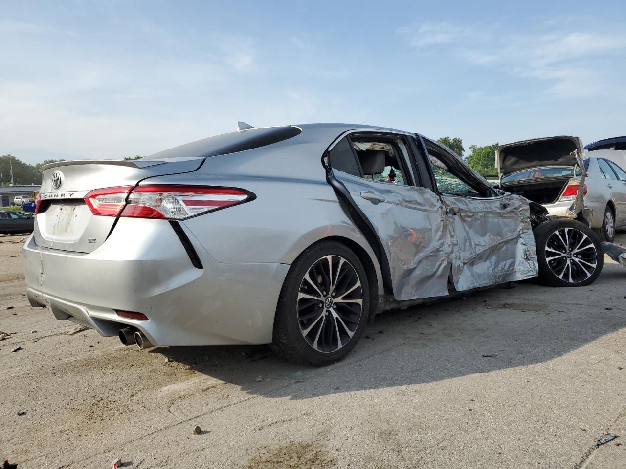 2019 Toyota Camry L - Фото 3