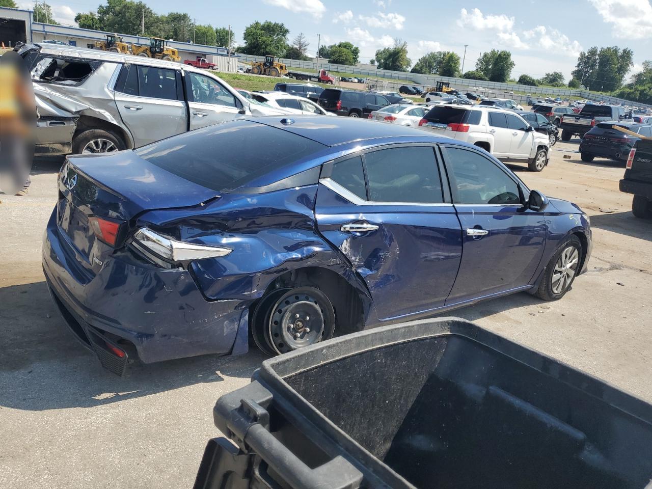 2020 Nissan Altima S - Фото 3