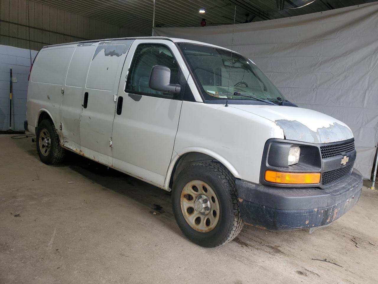 2010 Chevrolet Express G1500 - Image 4