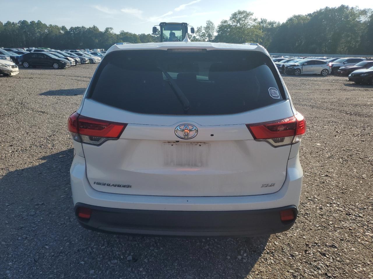 2019 Toyota Highlander Se - Image 6