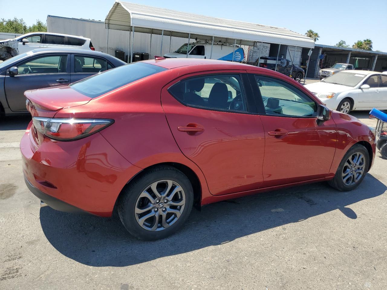 2020 Toyota Yaris L - Фото 3