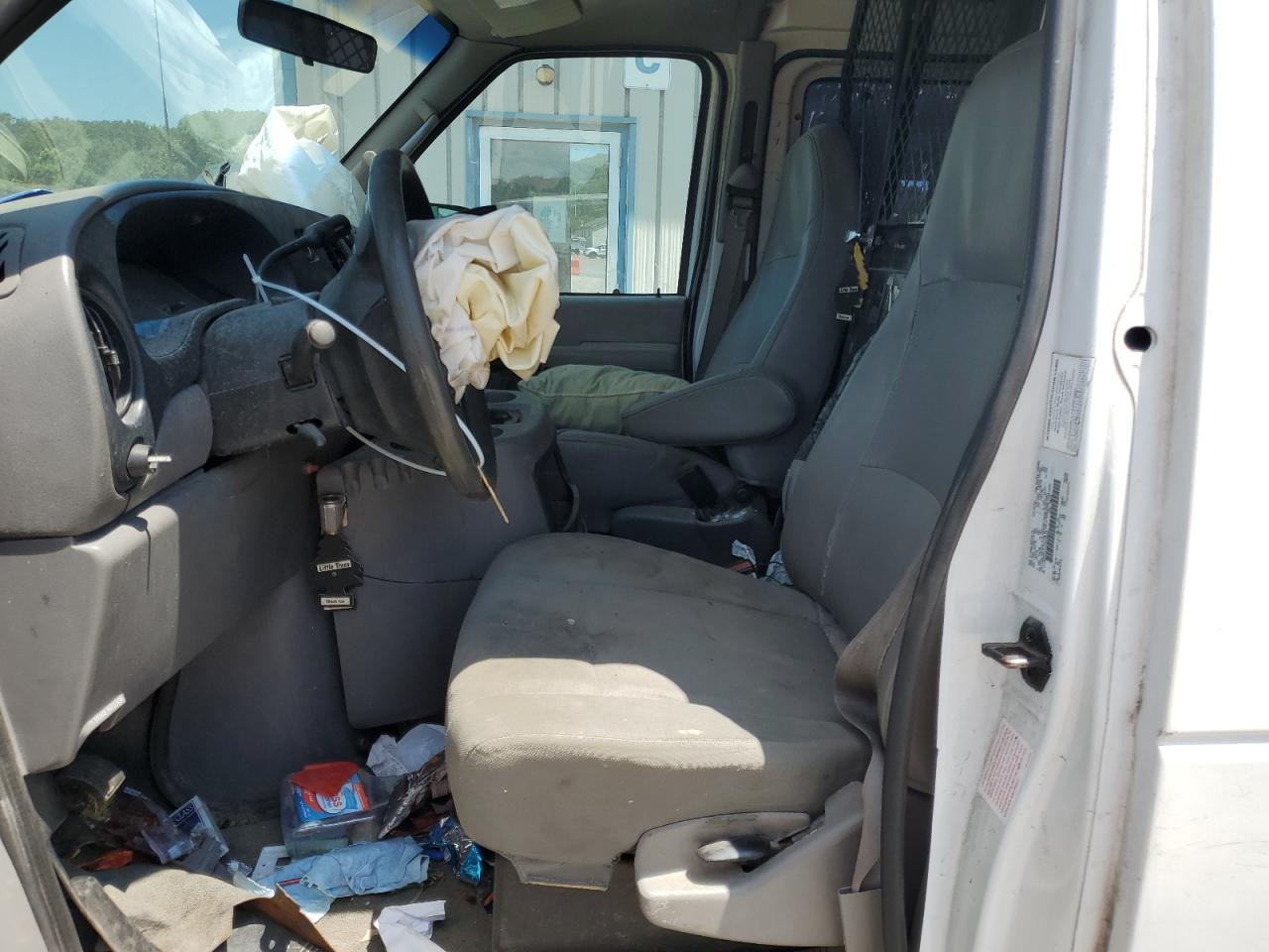 2002 Ford Econoline E250 Van - Фото 7